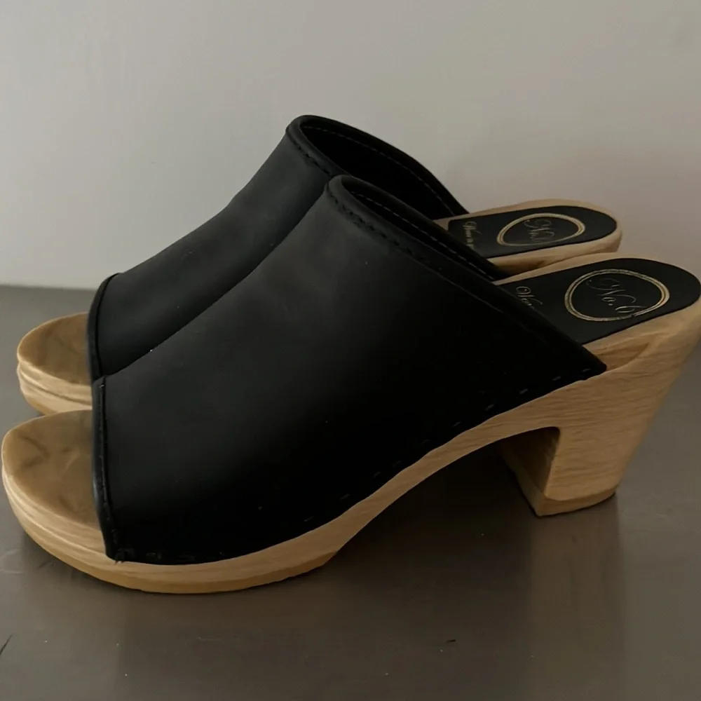 No 6 black leather mid- heel open toe clogs - Picture 3 of 12